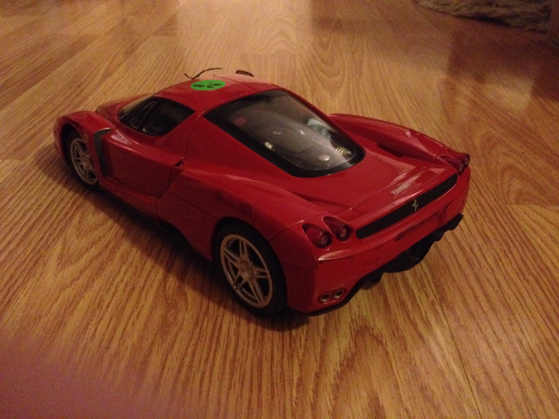 Illustration for article titled Ferrari Enzo RC Car 1:16